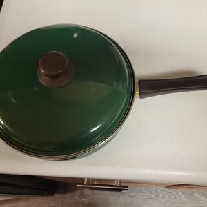 Encore Made In Spain Enameled 10in Fry Pan With Lid Non-Stick Green